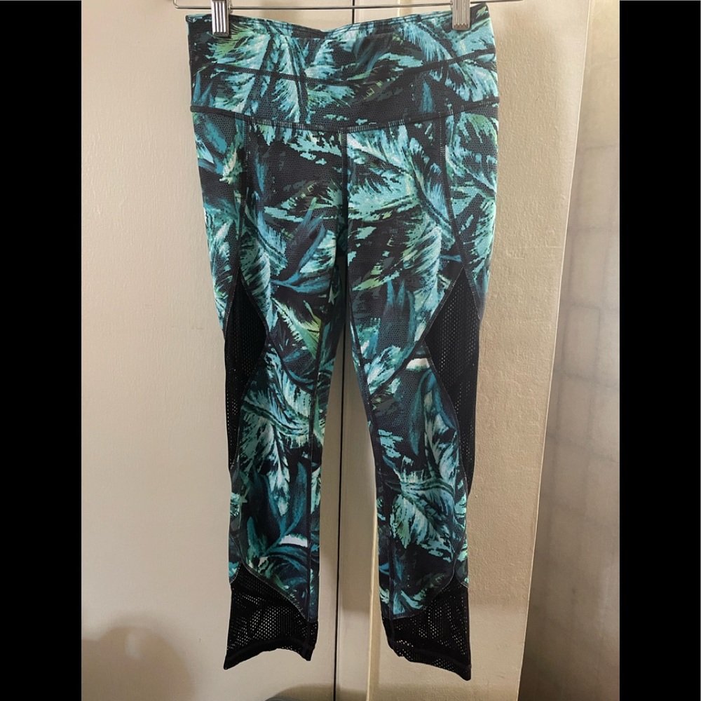 Athleta Meshed solar Capris XS (NWOT)
